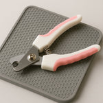 Curved stainless steel pet nail clipper for dogs and cats
