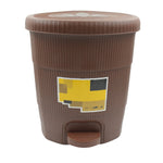 Top-down view of the mini pedal dustbin's secure lid, preventing odors.