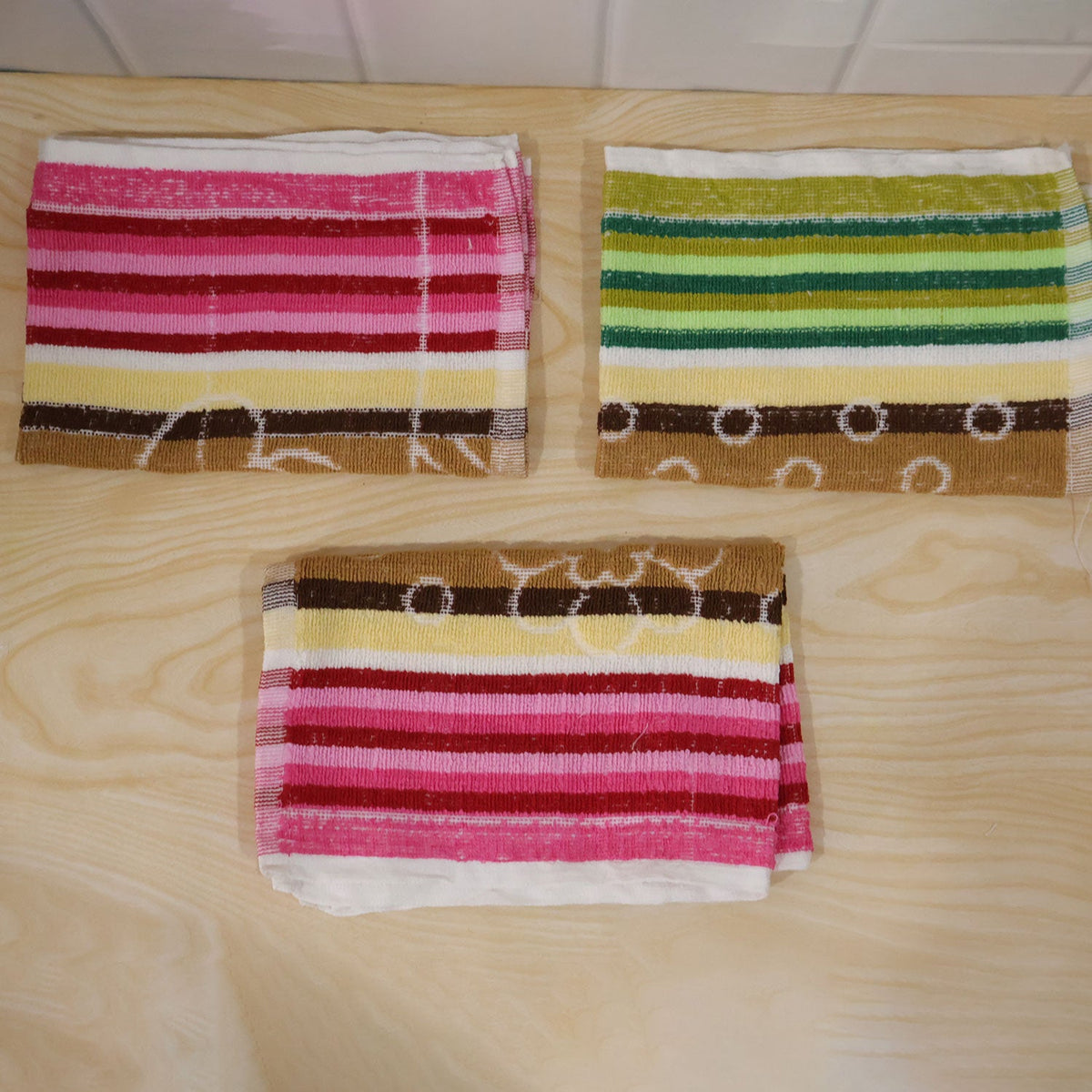 Glass cleaning cloth wiping use