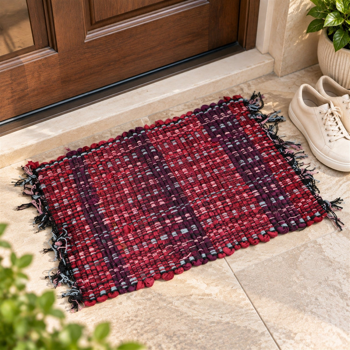 Decorative floor mat white bg