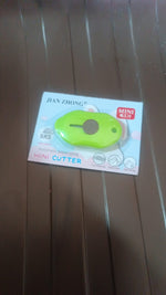 Mini Cloud Cutter with retractable blade and ABS body