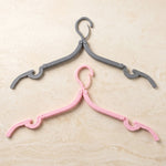 Skid-proof foldable hanger preventing clothes from slipping off