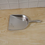 Steel dustpan cleaning use